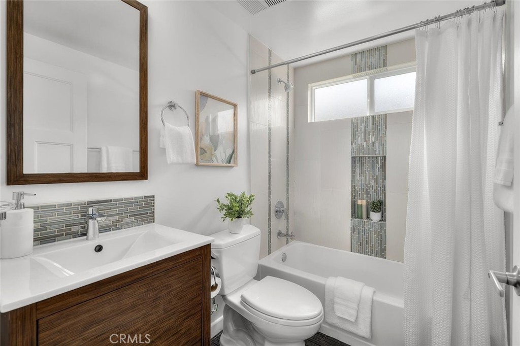 2828 Military Avenue