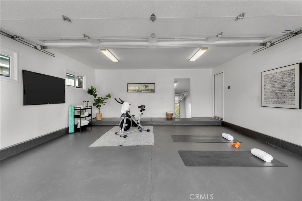 2828 Military Avenue