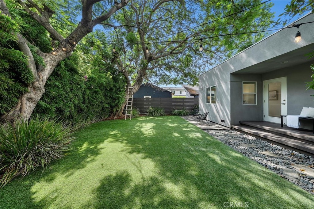 2828 Military Avenue