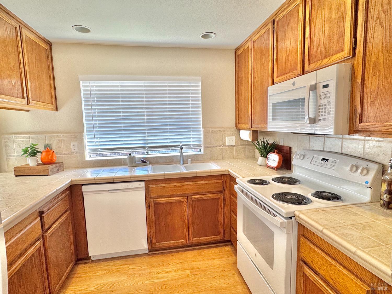 2303 Sierra Creek Cir