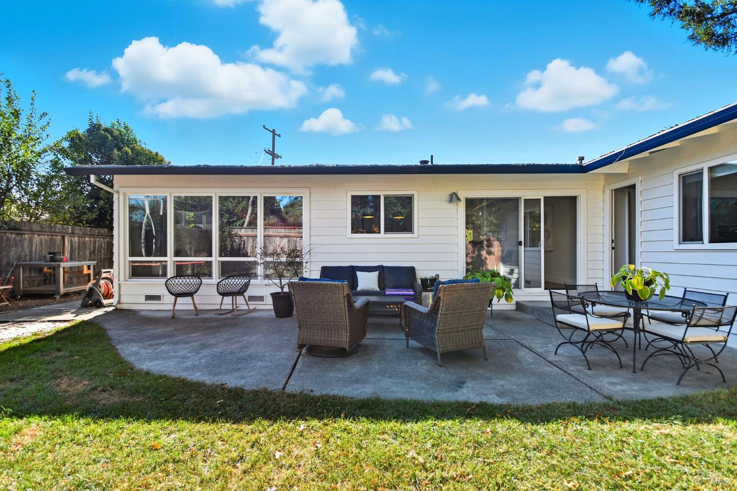 3553 Fir Dr