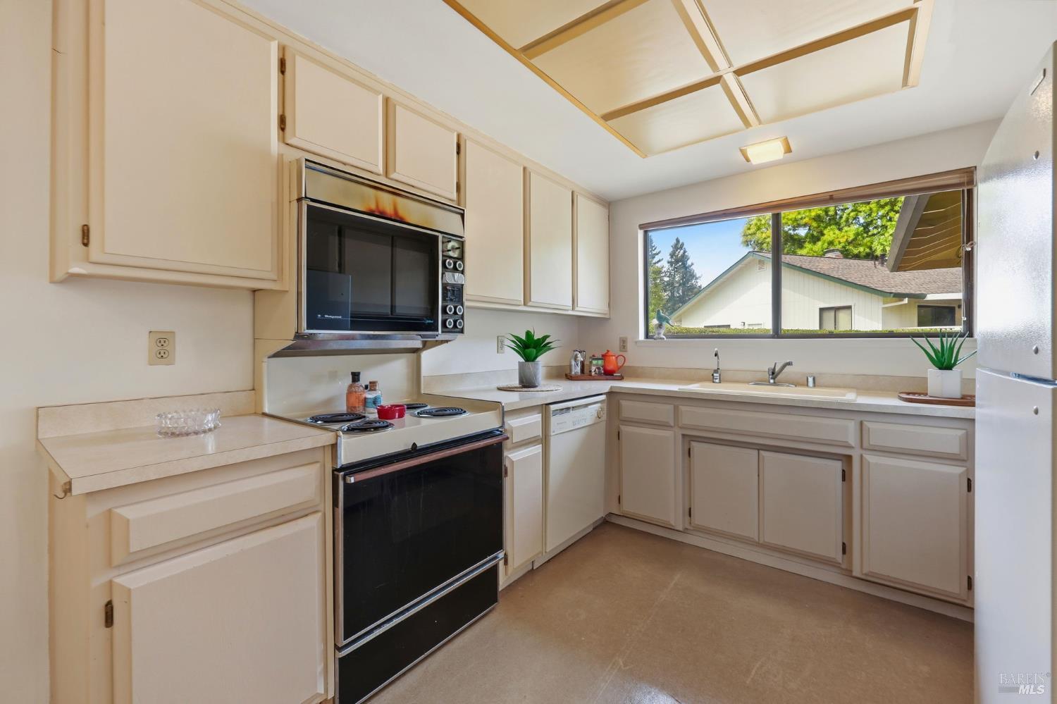 318 Twin Lakes Drive