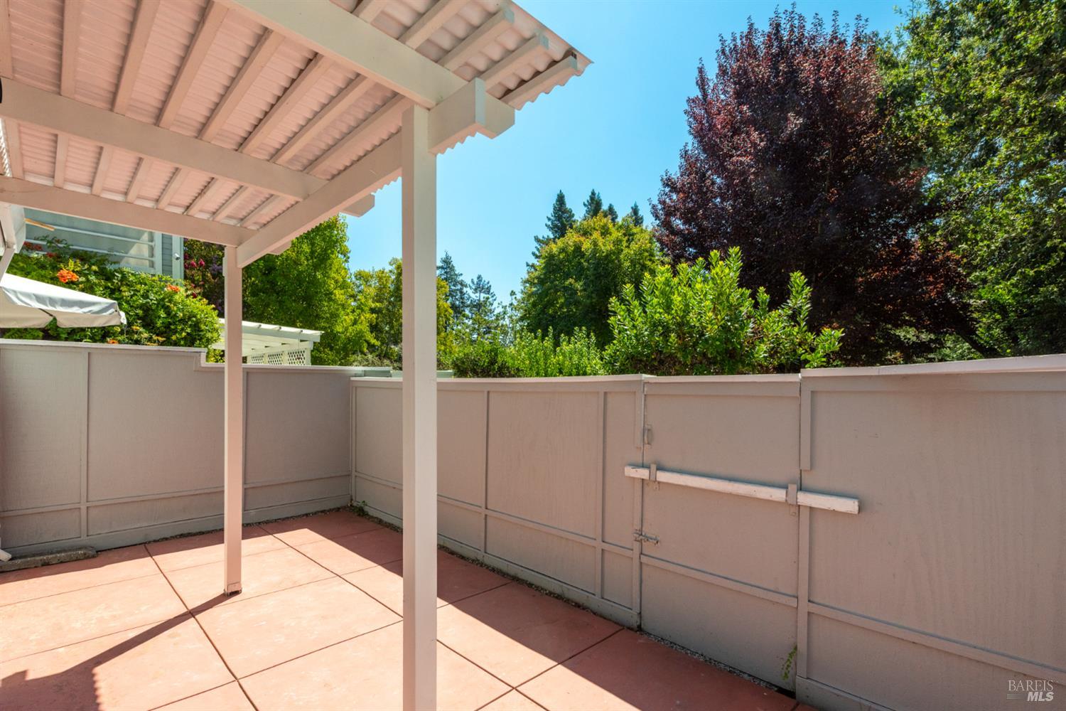 2324 Lakeview Drive
