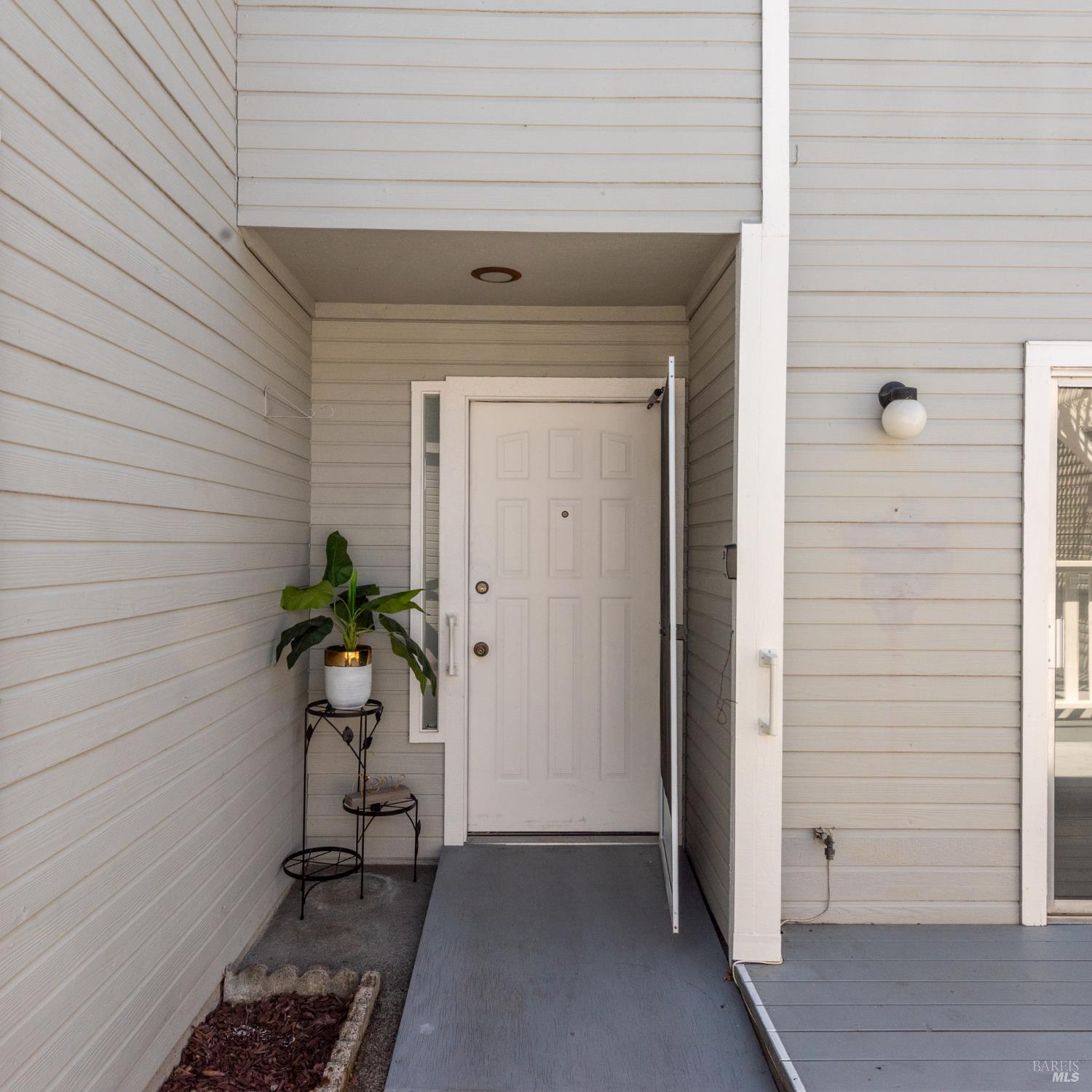 2324 Lakeview Drive
