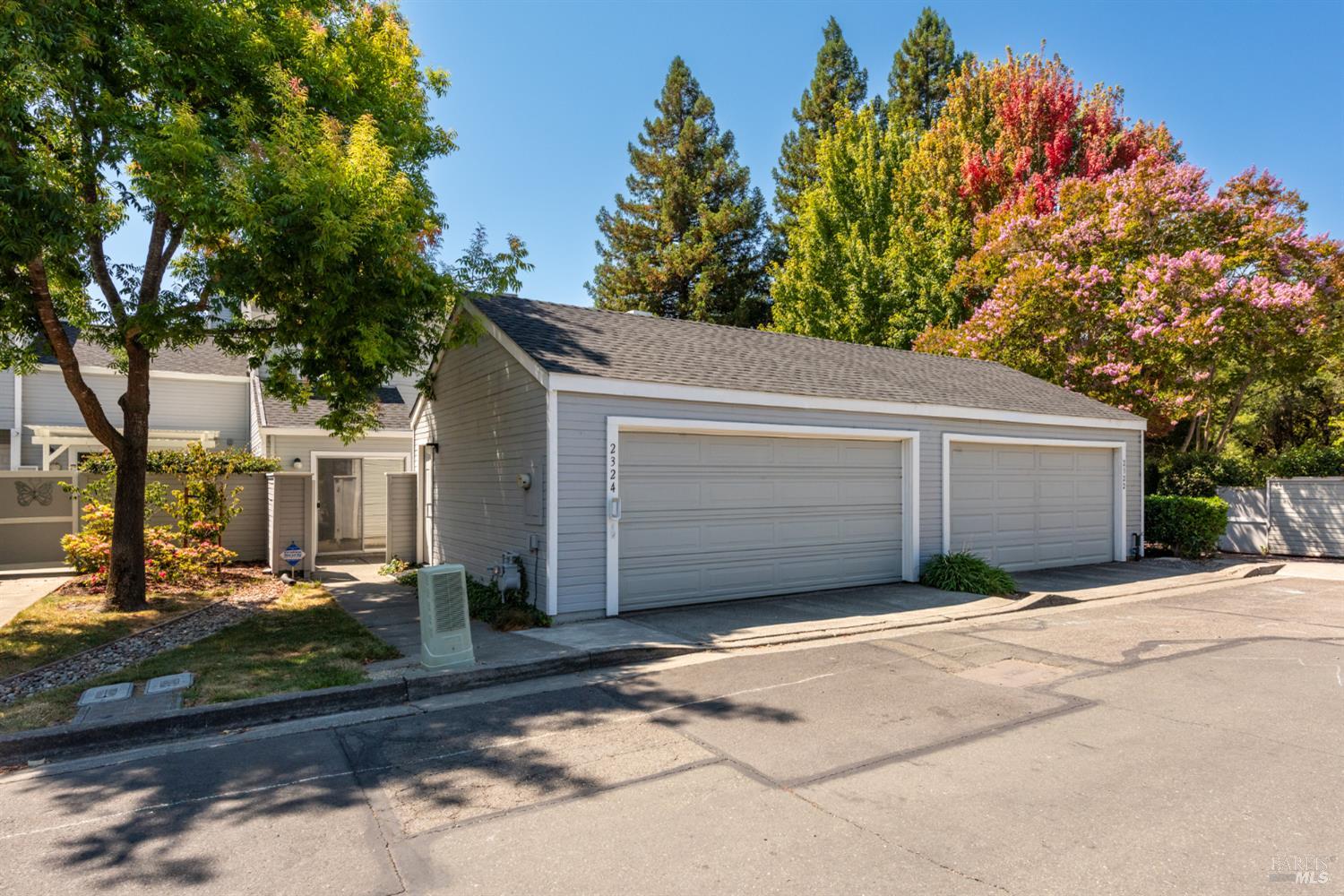 2324 Lakeview Drive