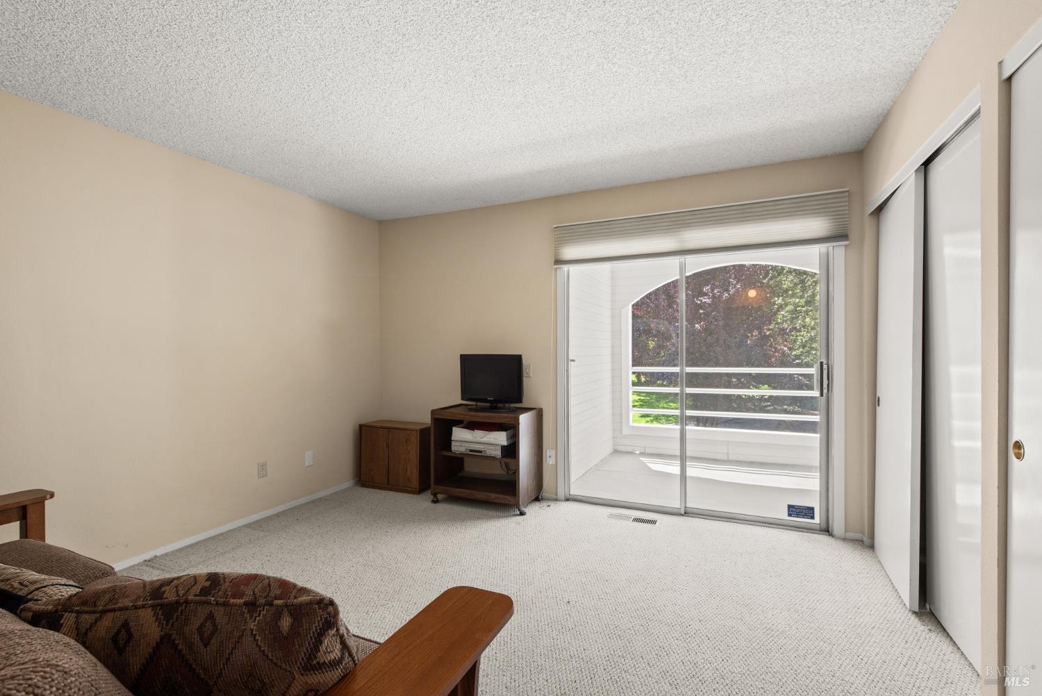2324 Lakeview Drive