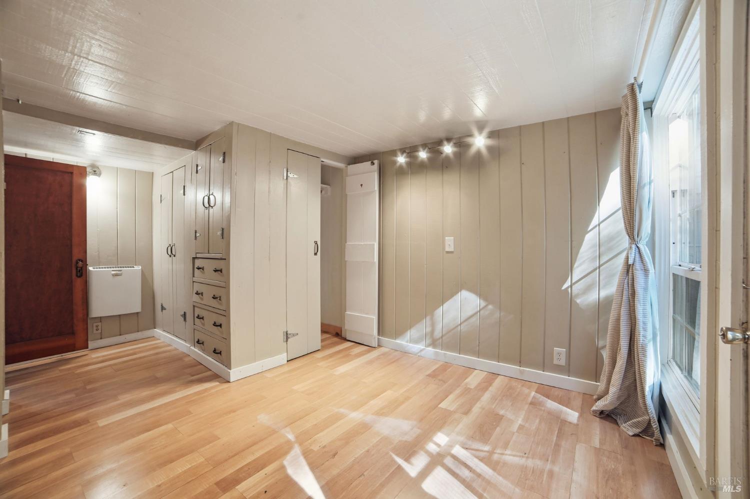 37 Grand View Avenue