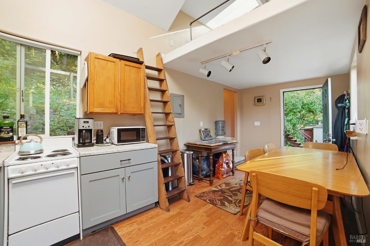 37 Grand View Avenue