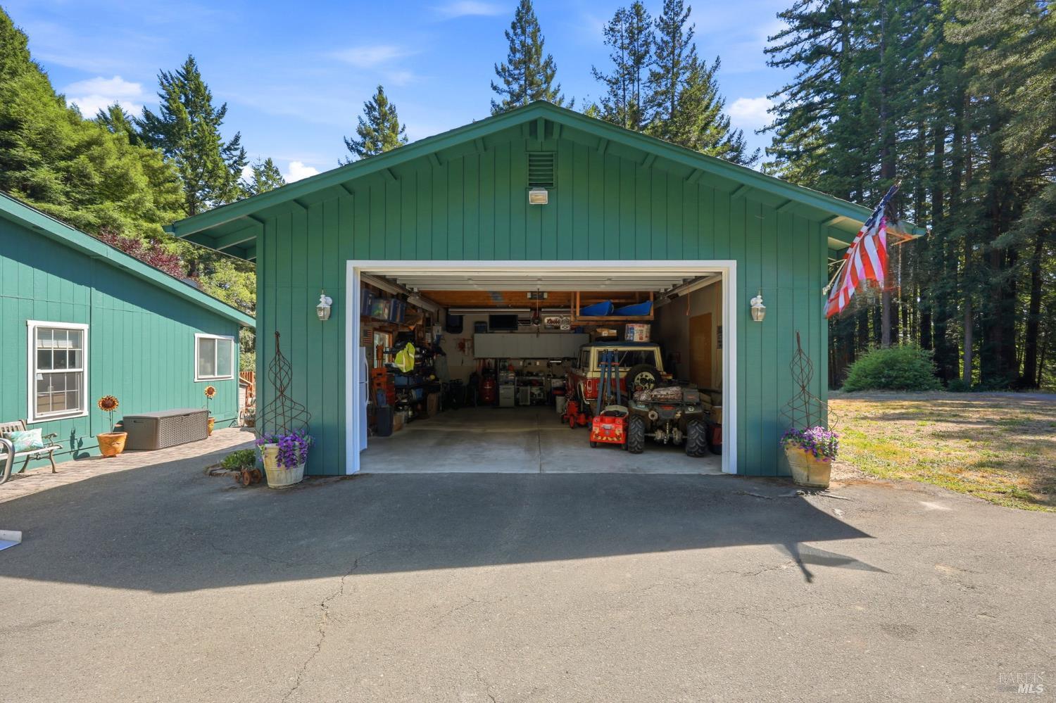 17375 Willow Creek Road