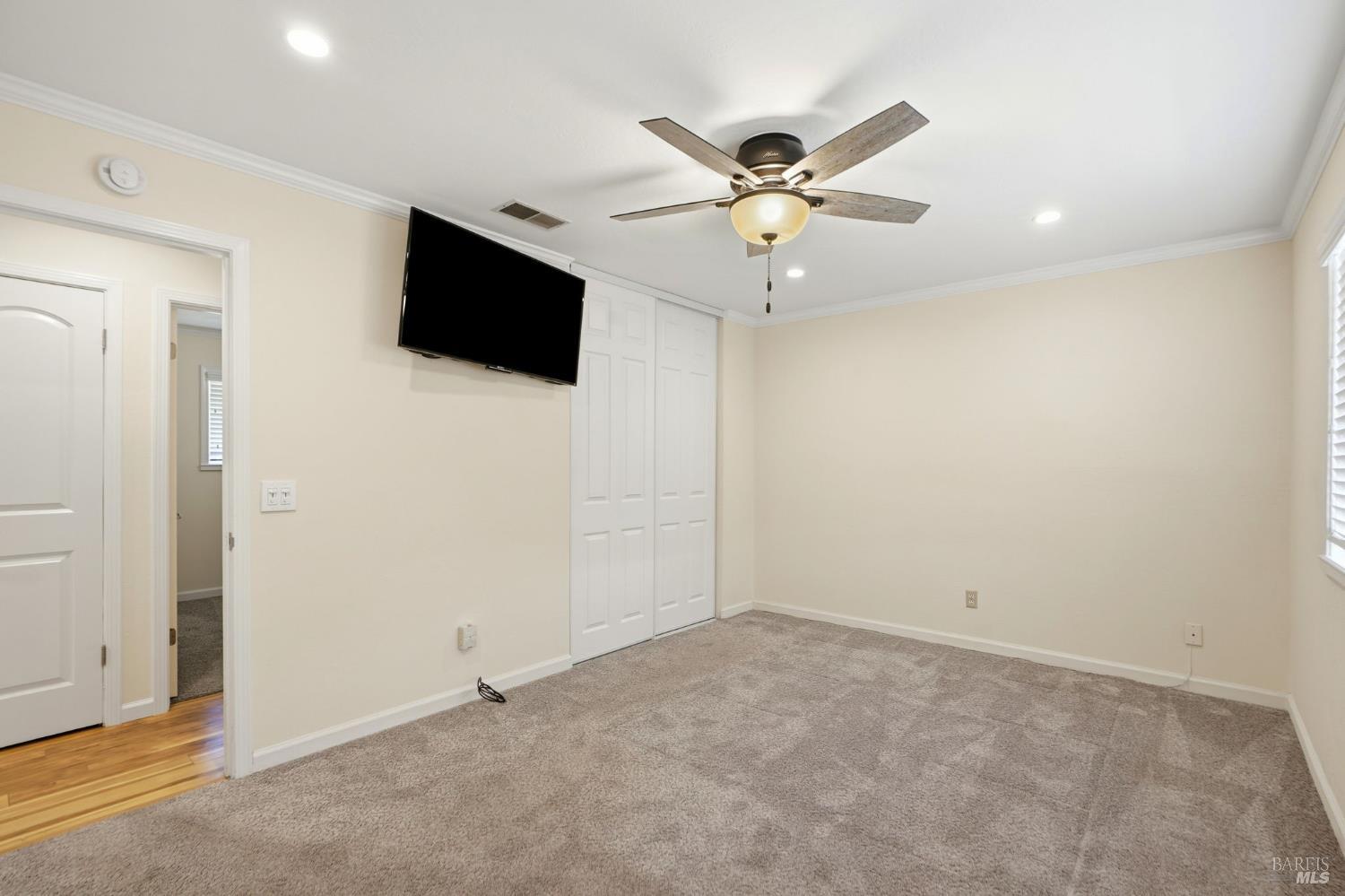 525 Albert Way