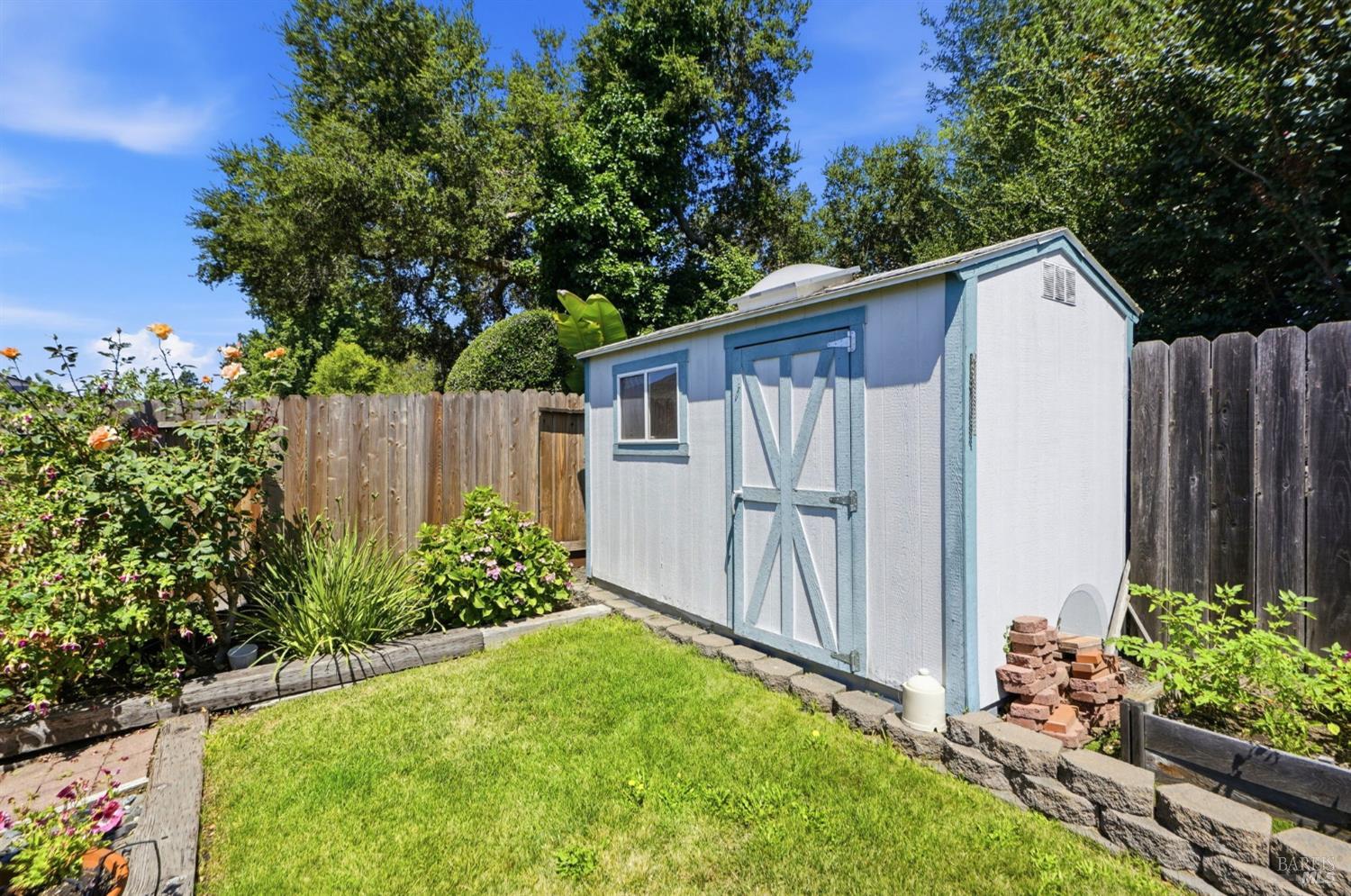 525 Albert Way