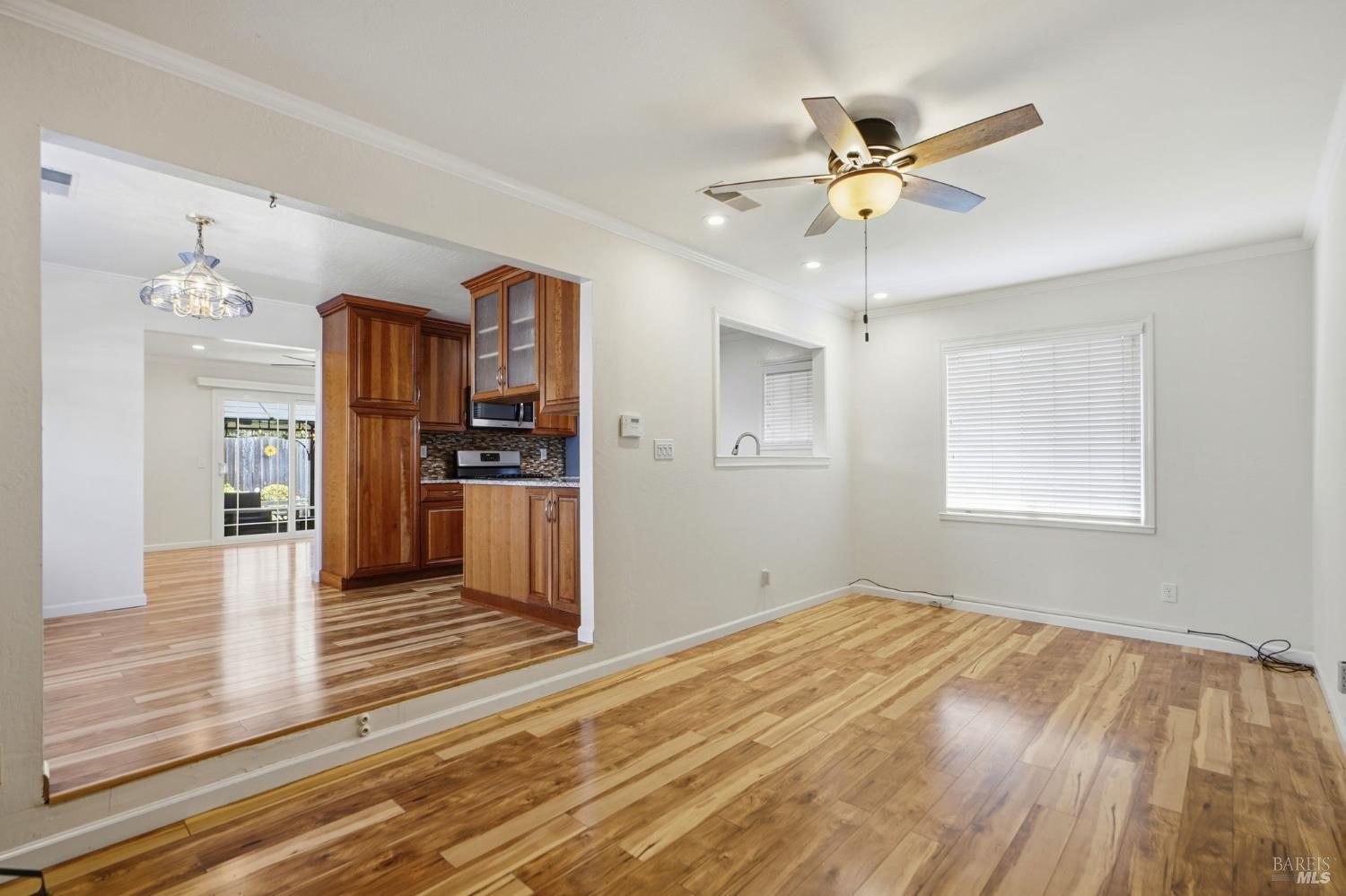 525 Albert Way