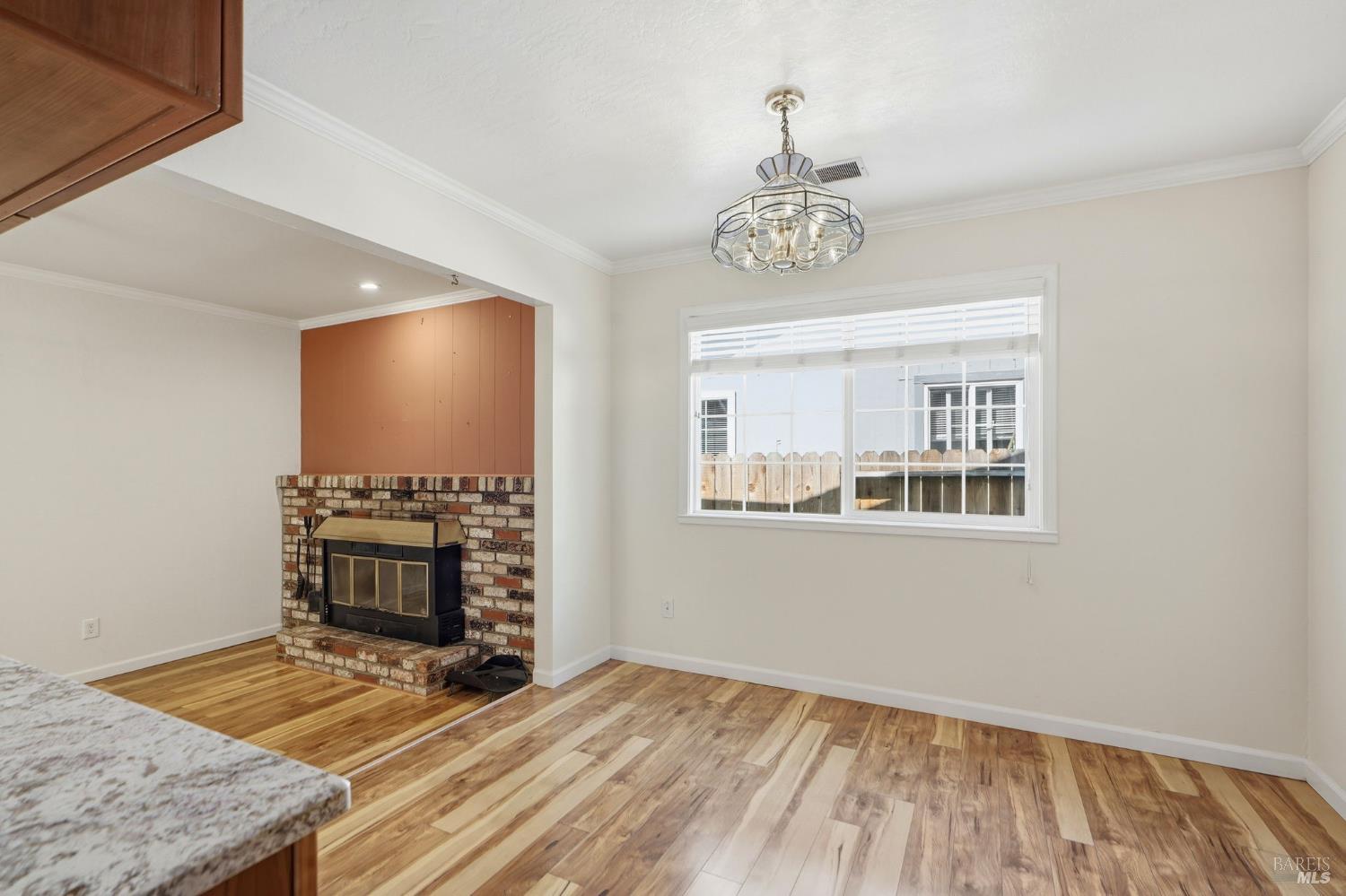 525 Albert Way