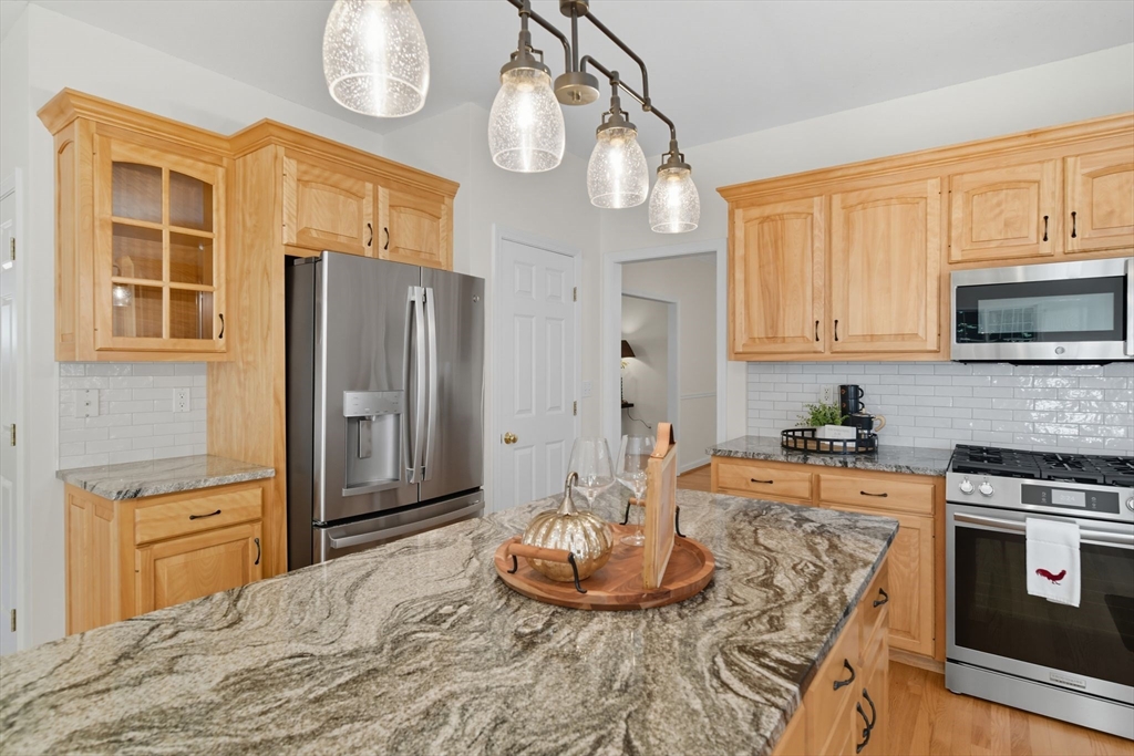 19 Bellows Rd