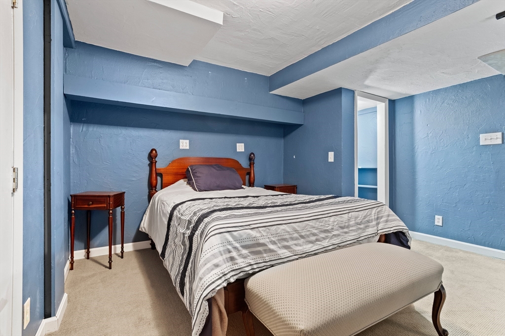 16 Middlesex Street # 4