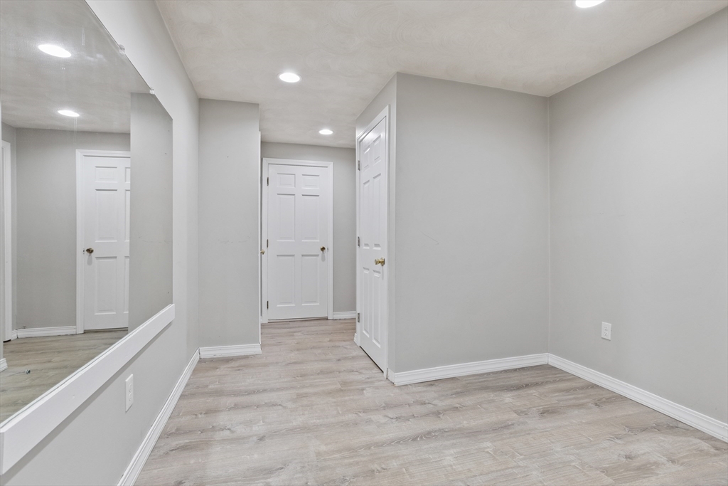 16 Middlesex Street # 4