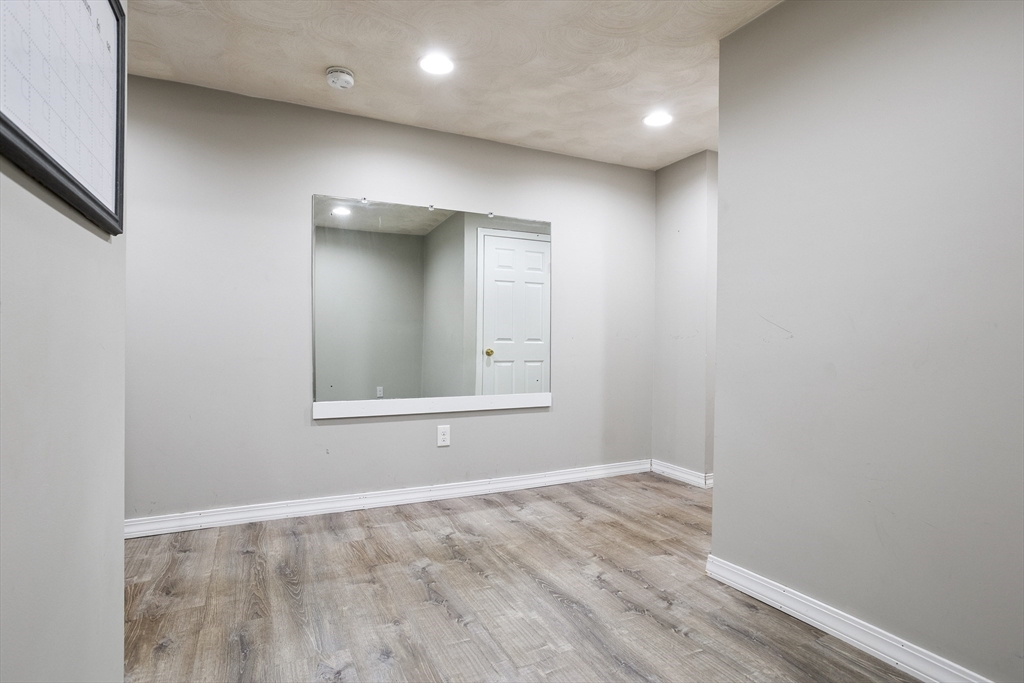 16 Middlesex Street # 4