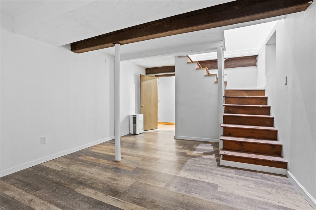 16 Middlesex Street # 4