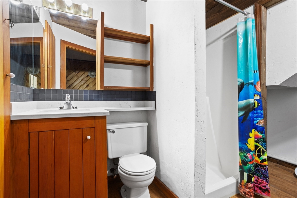 16 Middlesex Street # 4