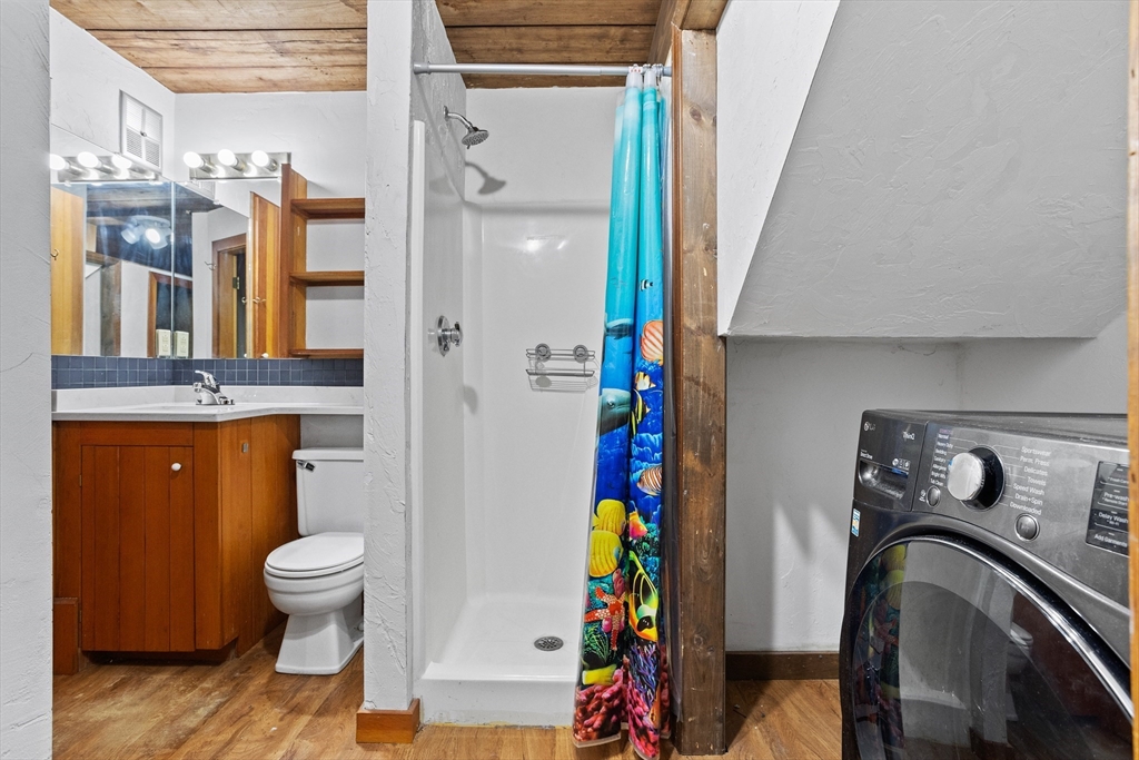 16 Middlesex Street # 4