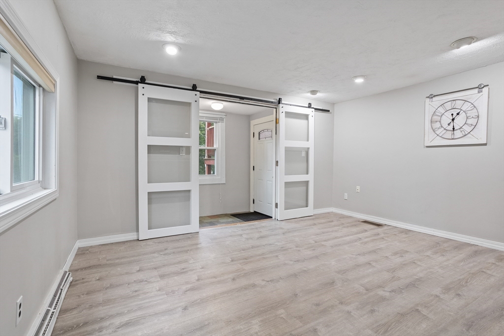 16 Middlesex Street # 4