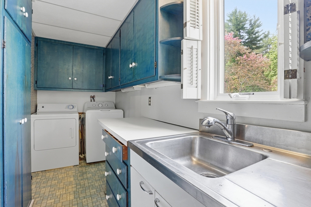 38 Brookside Rd