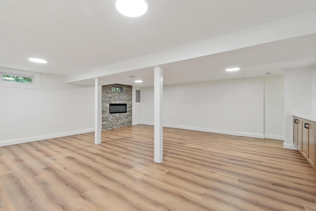 63 Maplewood Dr