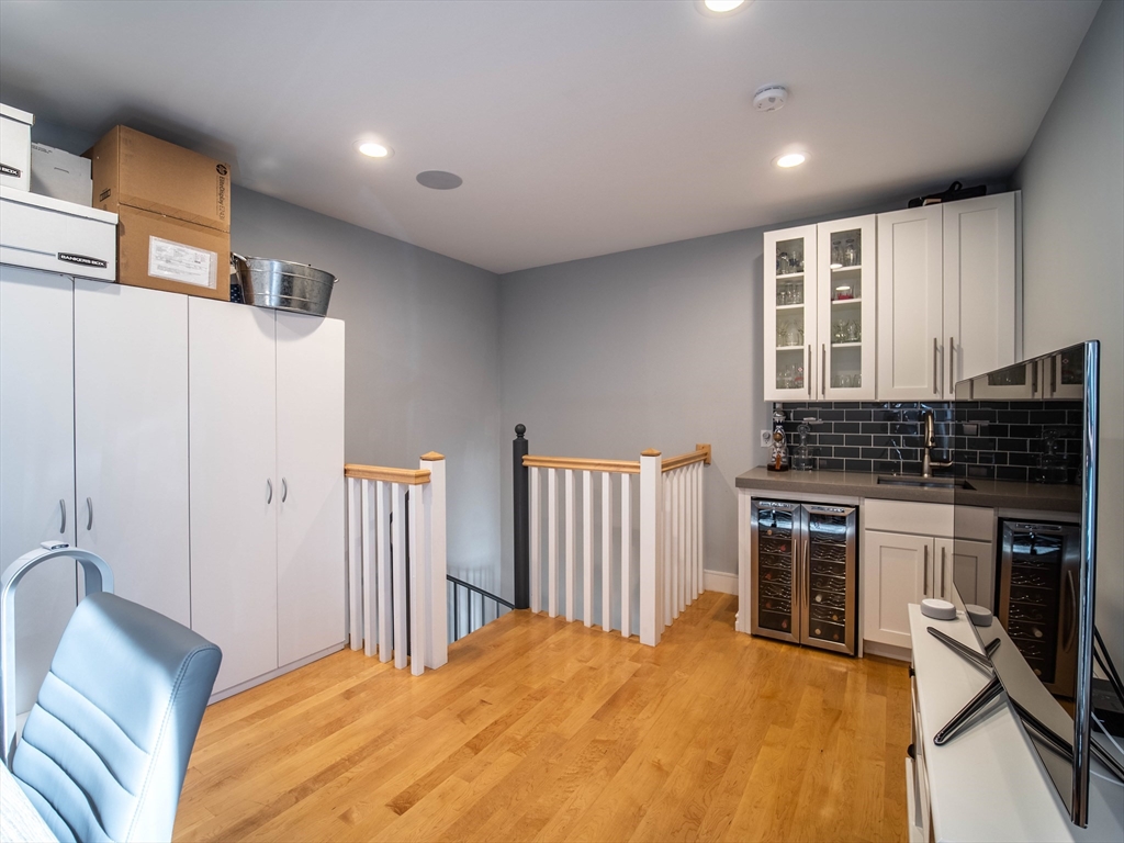 542 Dorchester Ave. Unit: PH2