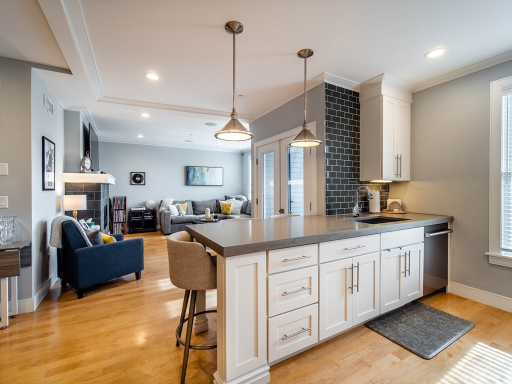 542 Dorchester Ave. Unit: PH2