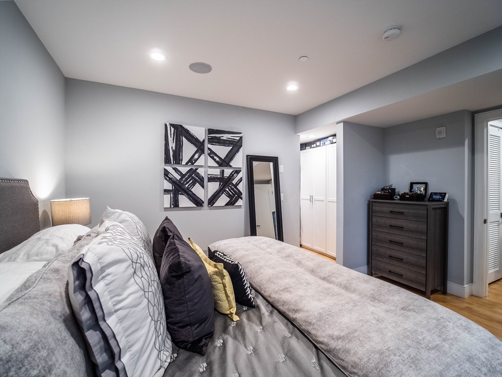 542 Dorchester Ave. Unit: PH2