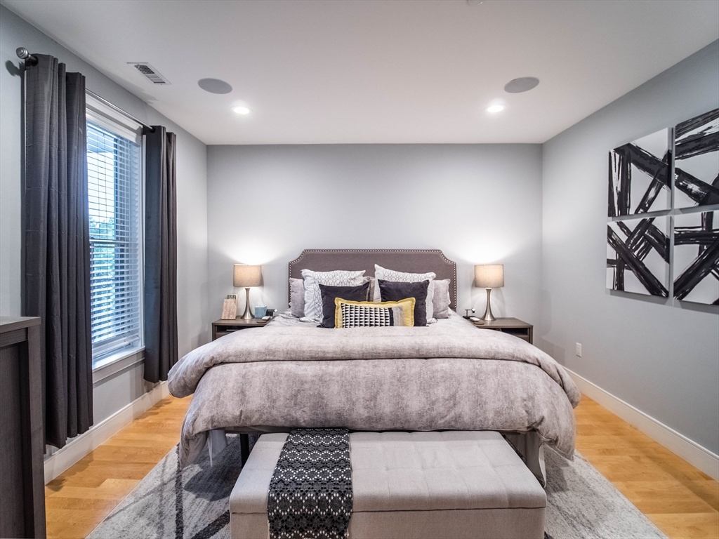 542 Dorchester Ave. Unit: PH2