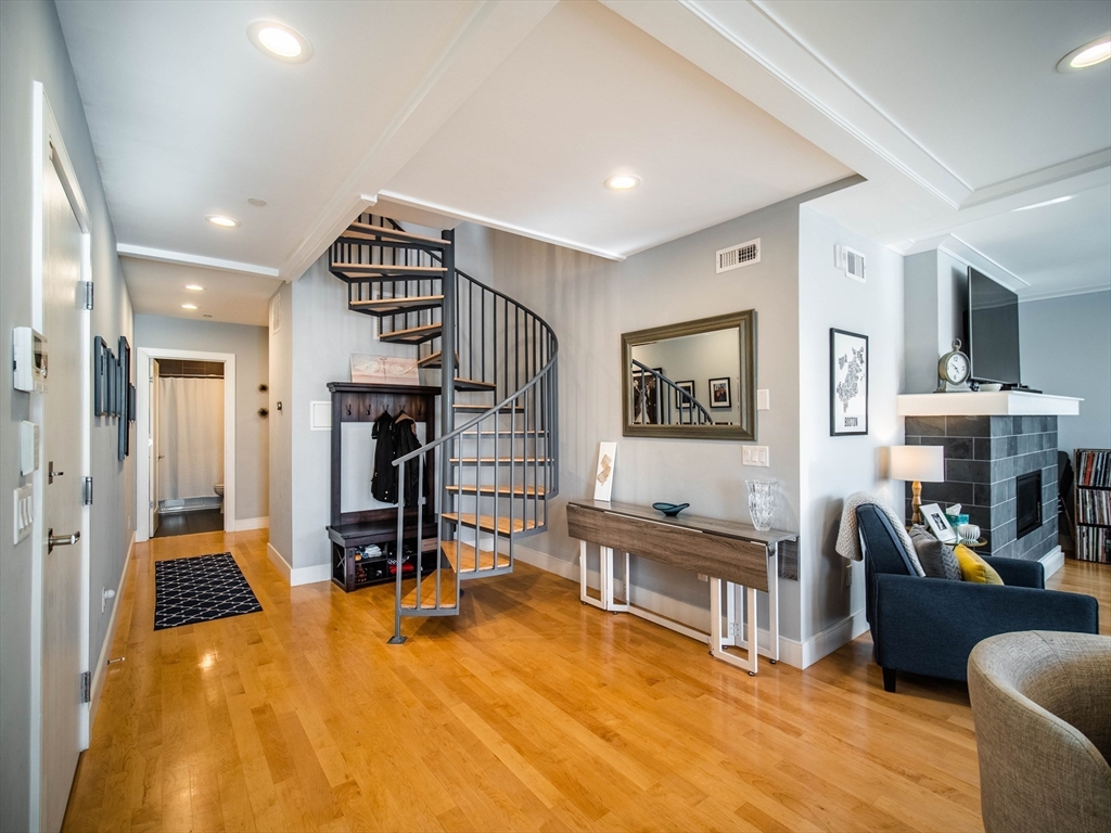 542 Dorchester Ave. Unit: PH2