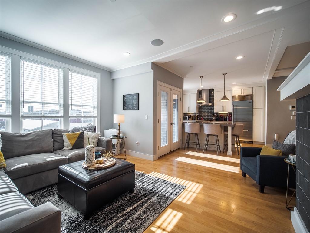 542 Dorchester Ave. Unit: PH2