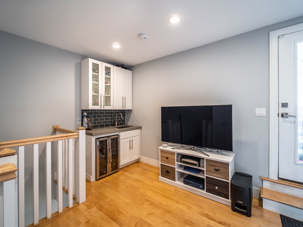 542 Dorchester Ave. Unit: PH2