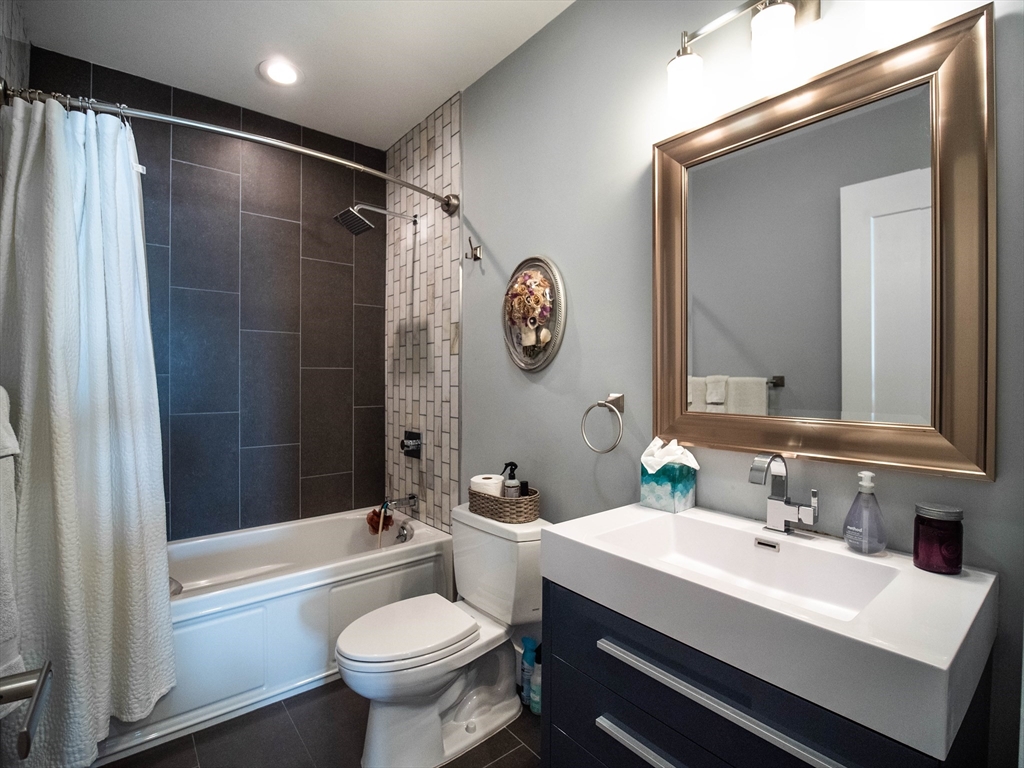 542 Dorchester Ave. Unit: PH2