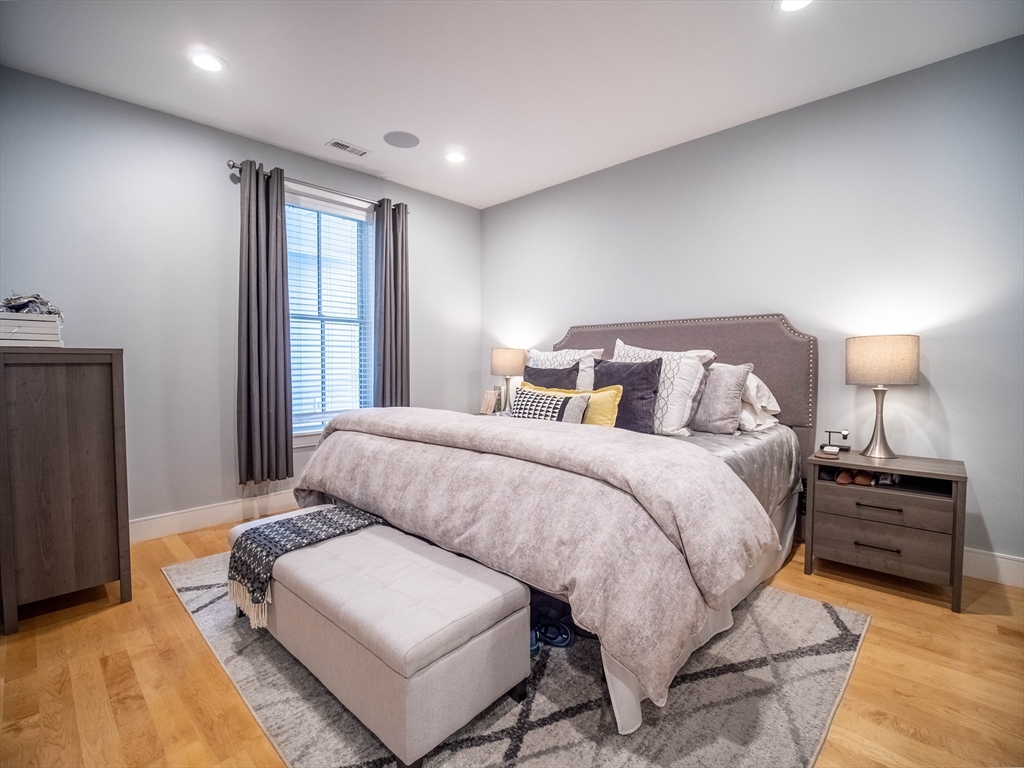542 Dorchester Ave. Unit: PH2