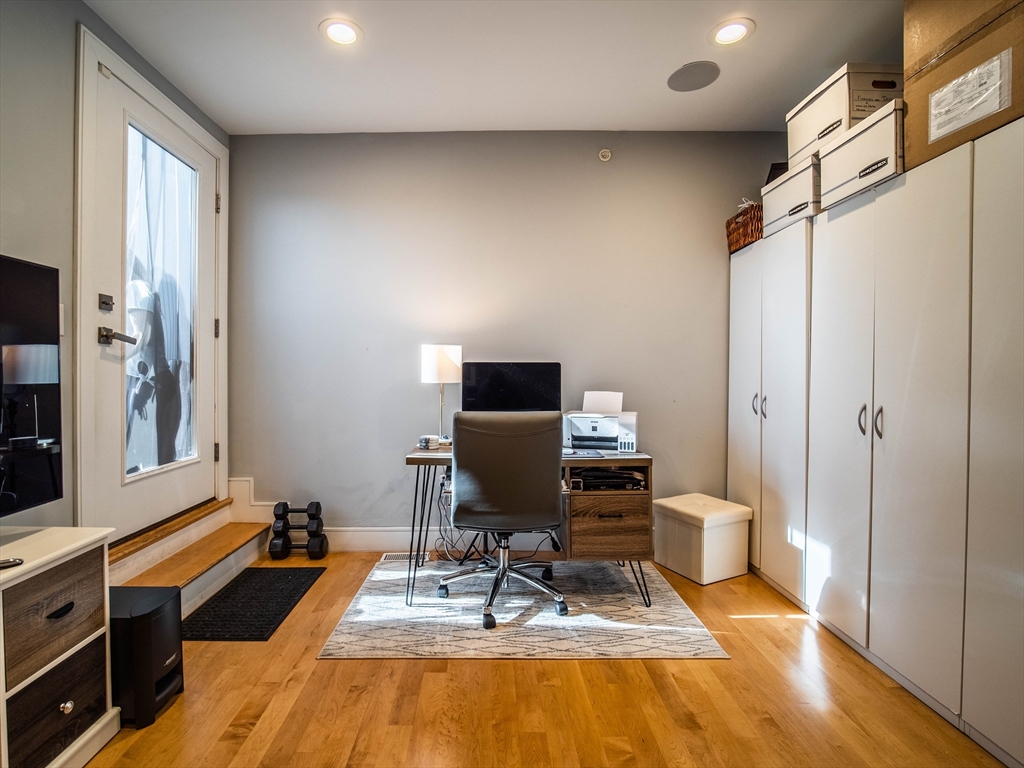 542 Dorchester Ave. Unit: PH2