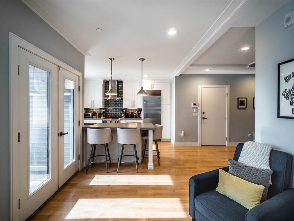 542 Dorchester Ave. Unit: PH2