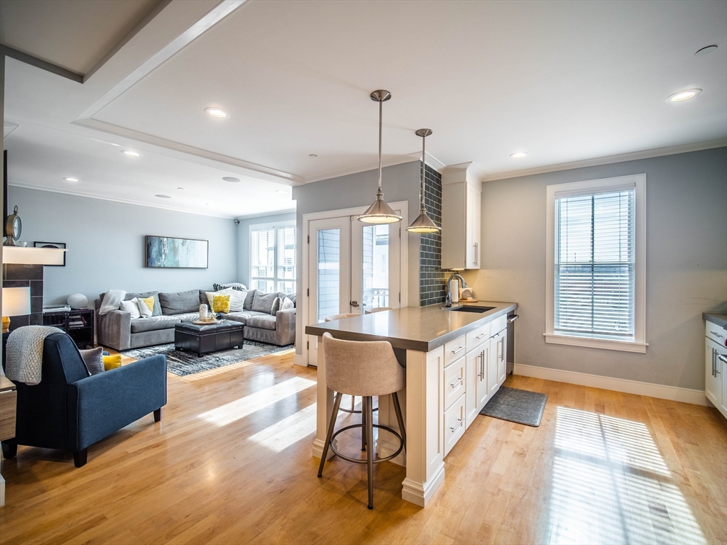 542 Dorchester Ave. Unit: PH2