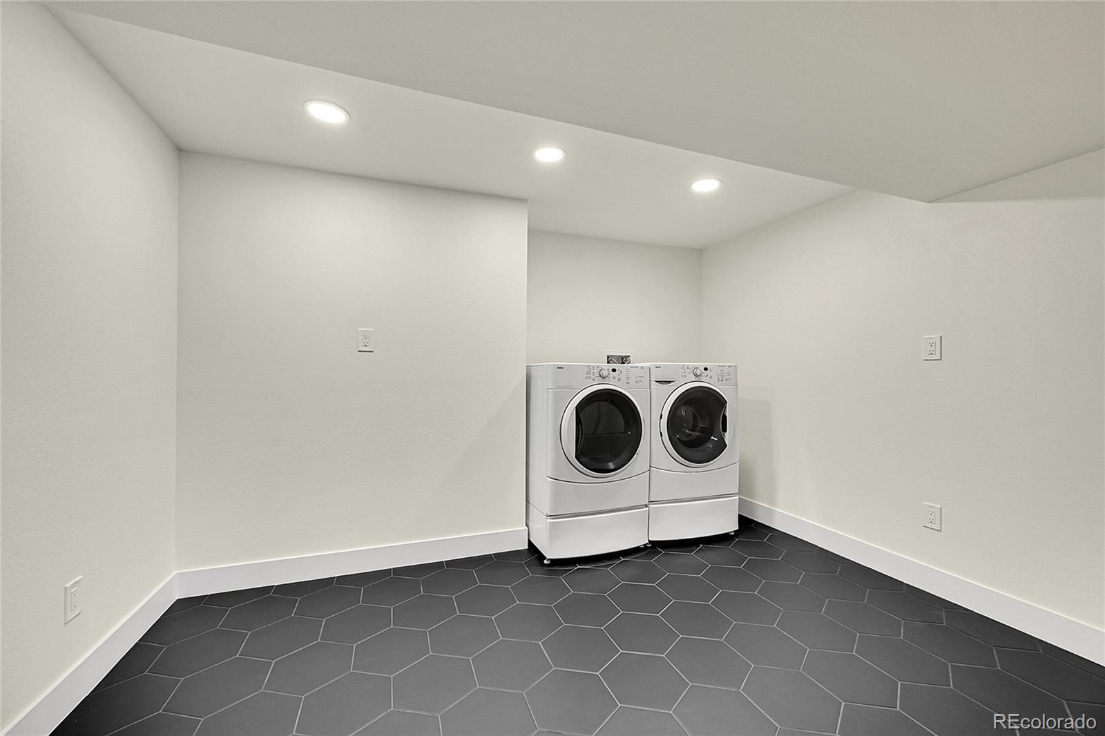 14043 W Alaska Drive