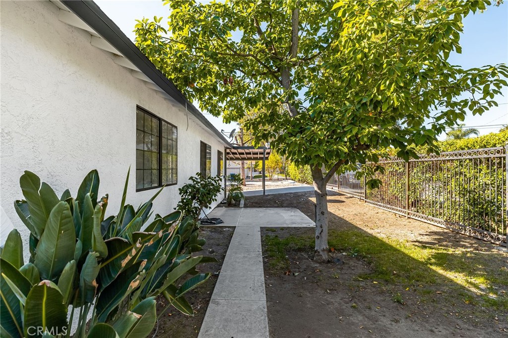 591 N Campus Avenue