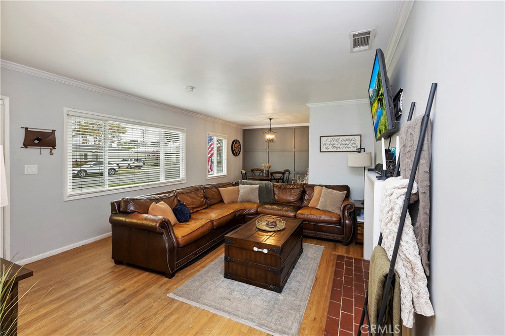 437 W Southgate Avenue