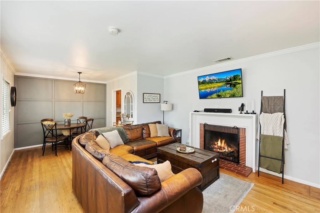 437 W Southgate Avenue