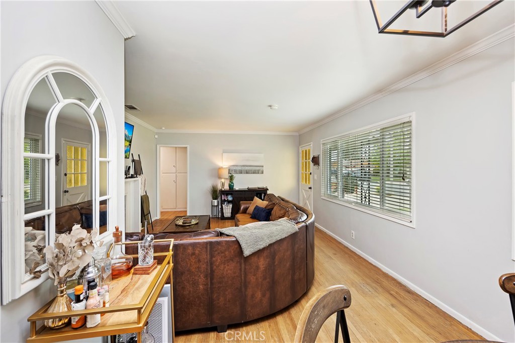 437 W Southgate Avenue