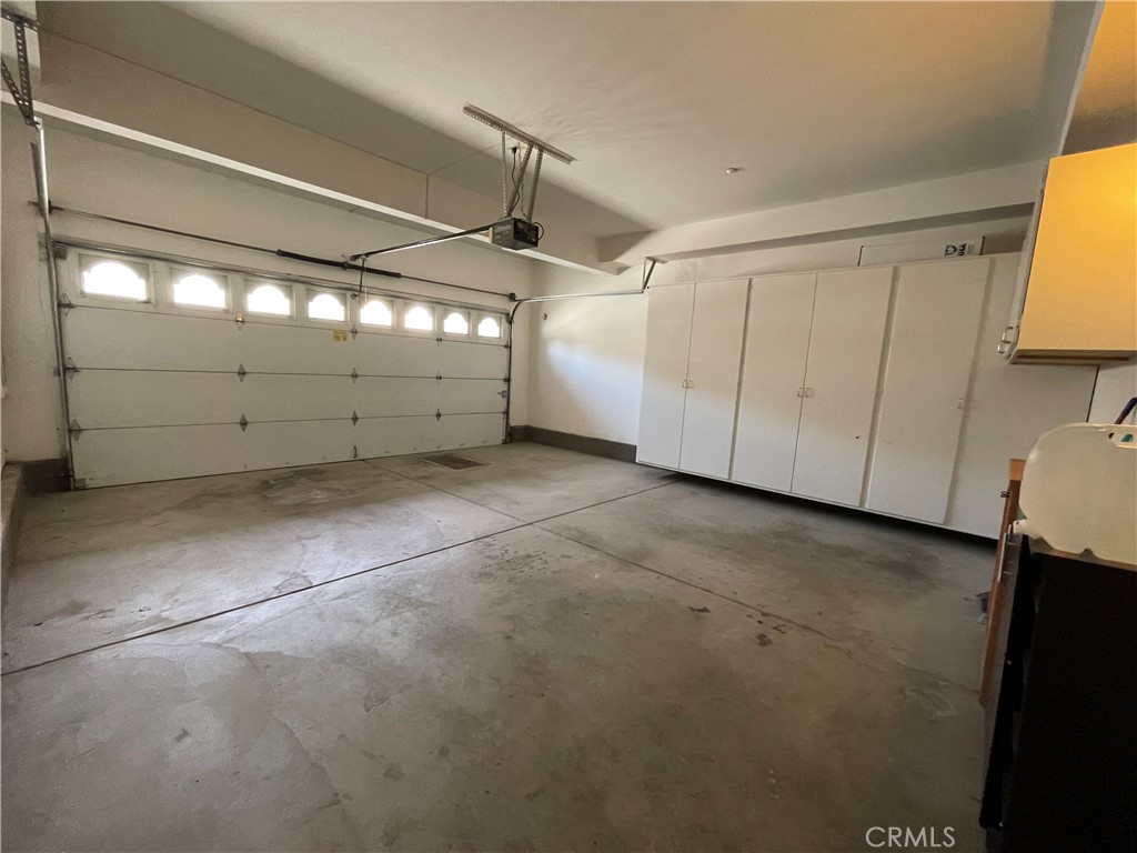 563 Robins Place