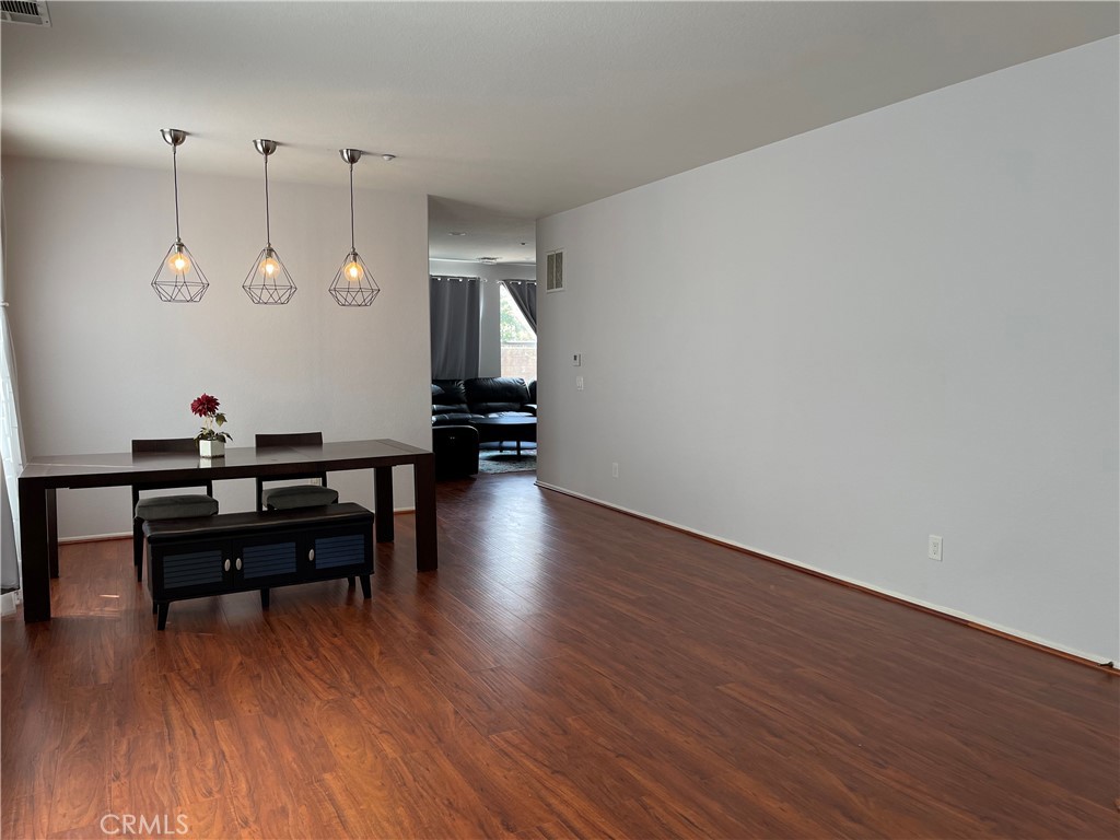 563 Robins Place