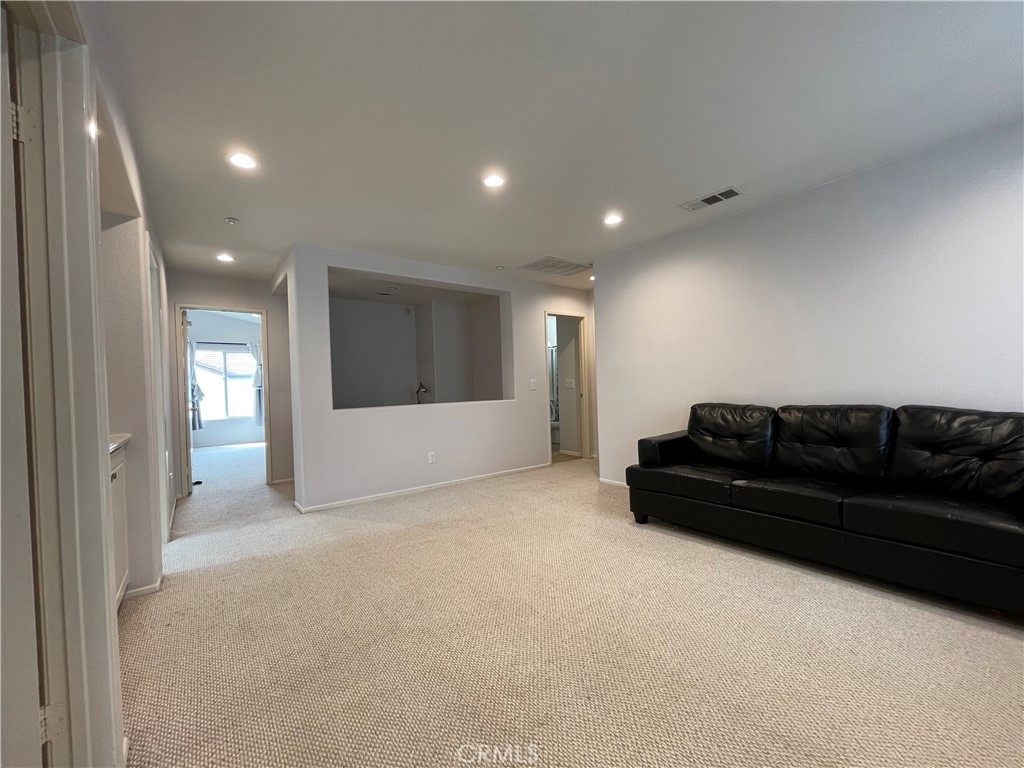 563 Robins Place