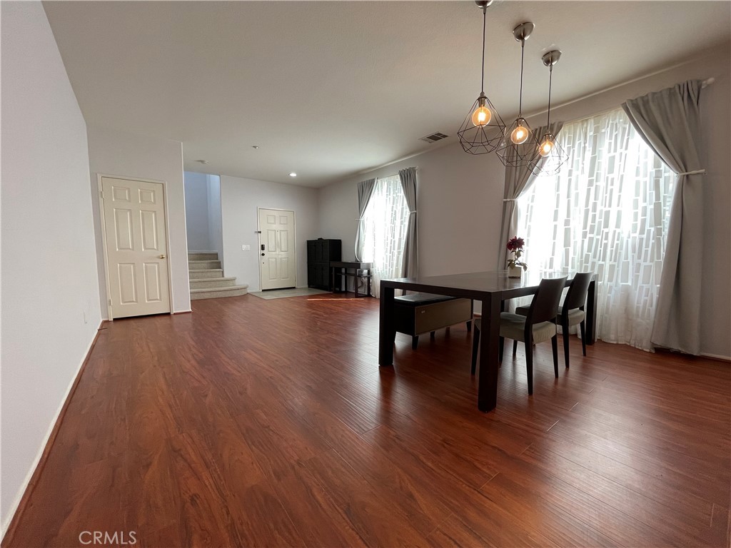 563 Robins Place