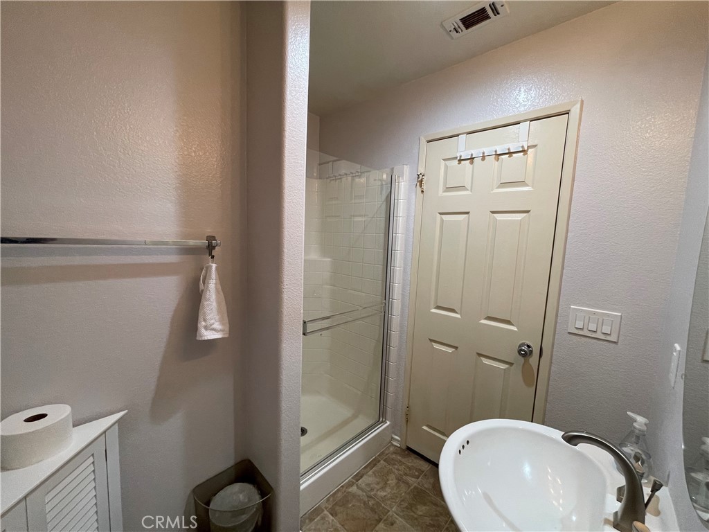 563 Robins Place