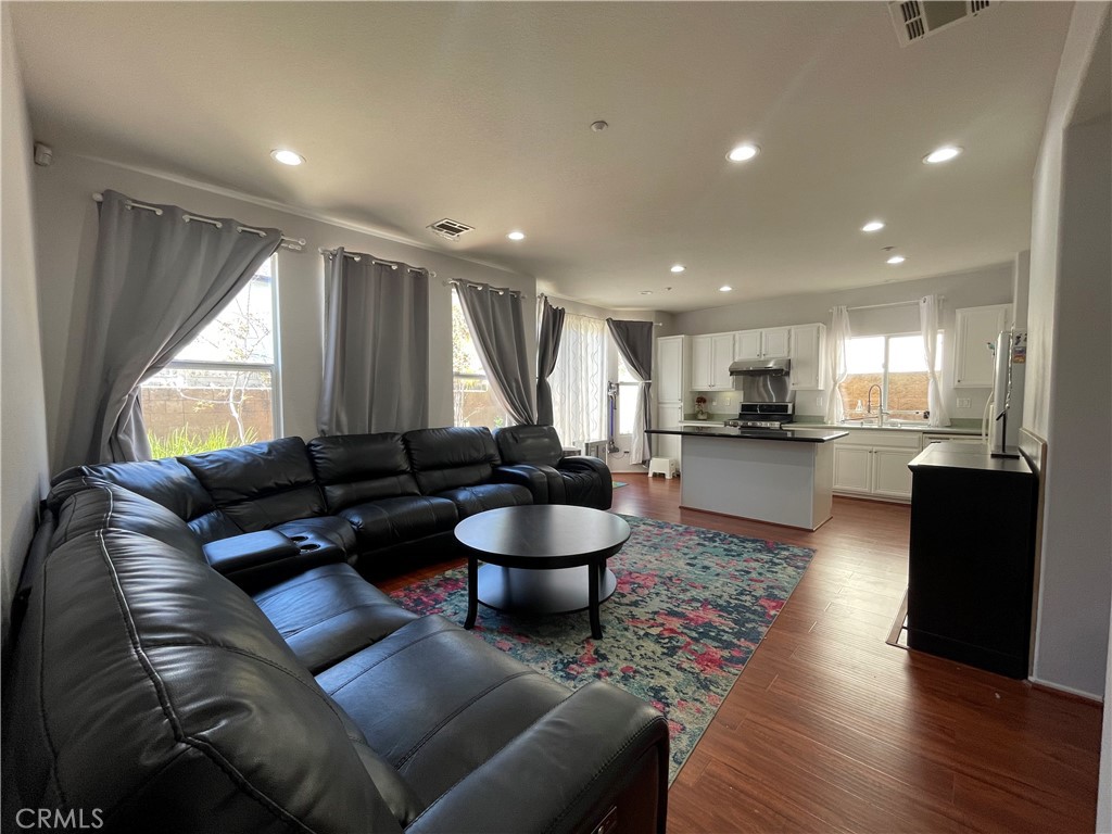 563 Robins Place